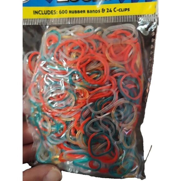 10 (not 6) packs Craft Bands Holiday colors-Each pack has 600 bands & 24 C-Clips - Picture 5 of 6
